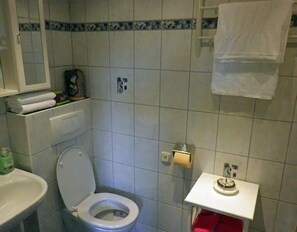 Dubbelrum | Badrum | Dusch och hårtork