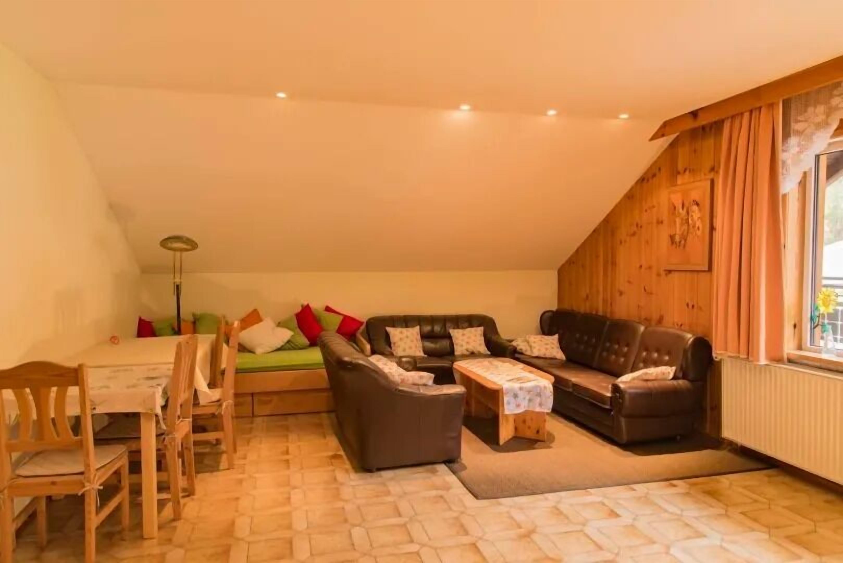 شقة | منطقة المعيشة | تلفزيون بشاشة مسطحة