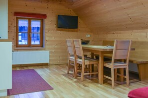 In-room dining - Ferienwohnung Bischof (Mellau)