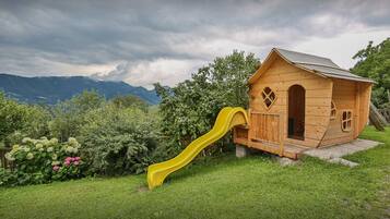 Children’s play area – outdoor