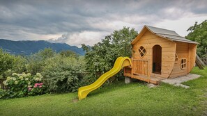 Tempat bermain anak - outdoor