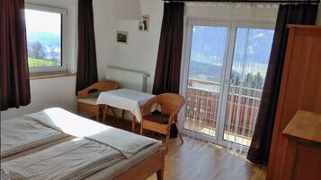 House | 1 bedroom, free WiFi, bed sheets
