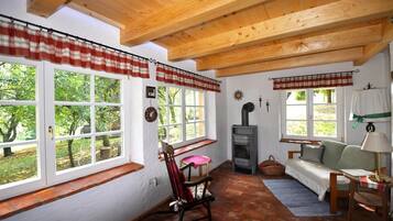 Apartemen | Ruang keluarga | TV layar datar