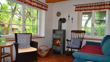 Apartment | Living room | Flat-screen TV