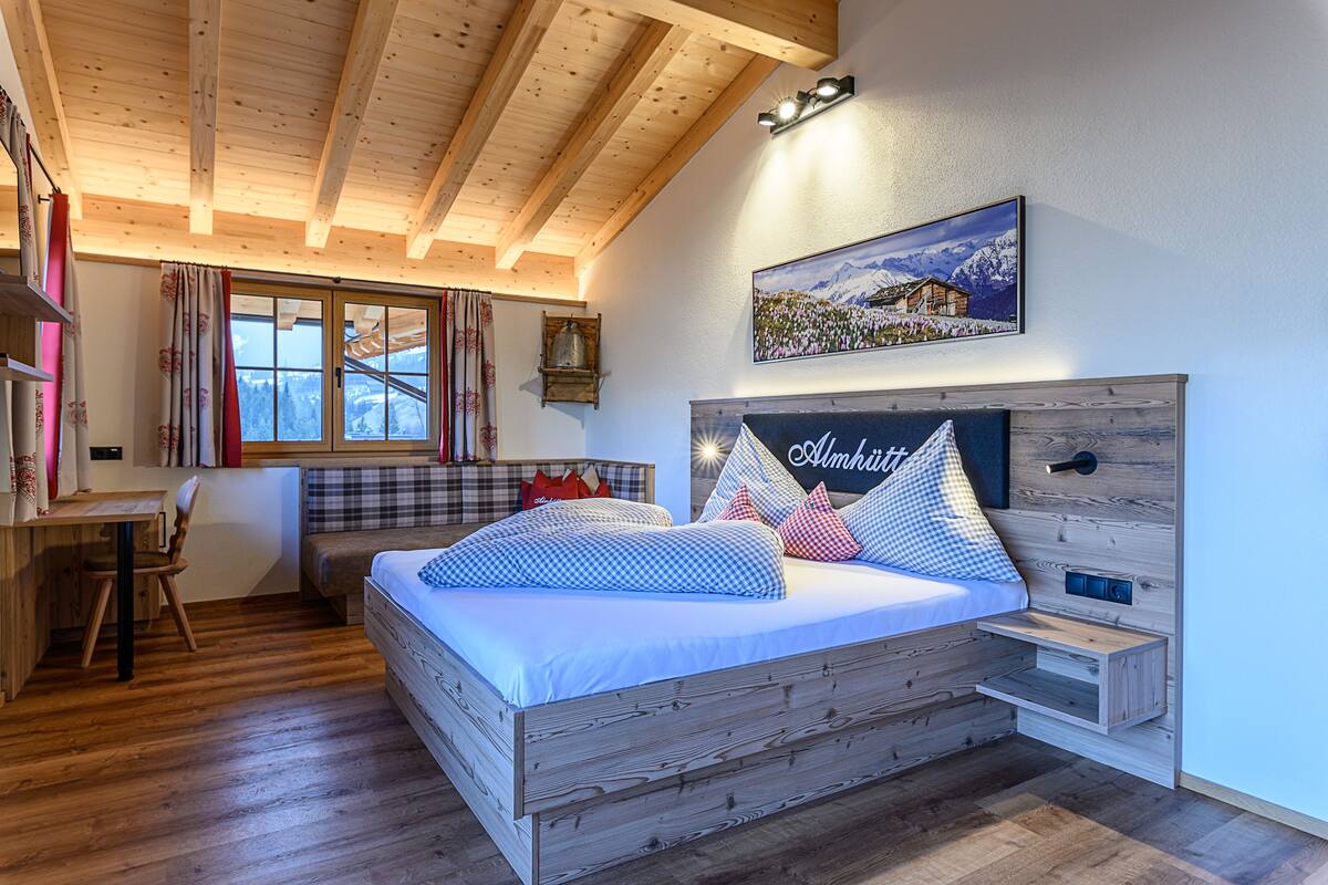 Apartment (Almhütte) | Schreibtisch, laptopgeeigneter Arbeitsplatz, Verdunkelungsvorhänge