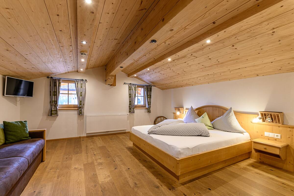 Apartment (Gogl Rem) | Schreibtisch, laptopgeeigneter Arbeitsplatz, Verdunkelungsvorhänge