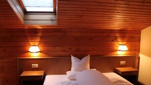 WiFi (free), bed sheets
