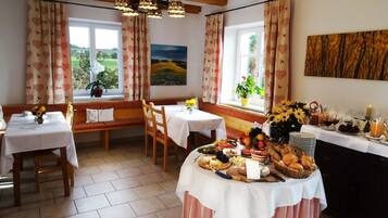 Free buffet breakfast