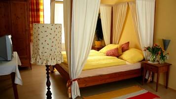 Double Room | Free cribs/infant beds, free WiFi, bed sheets