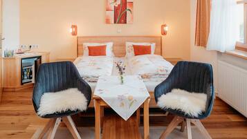 Habitación doble, balcón | Cunas gratuitas, wifi gratis y ropa de cama
