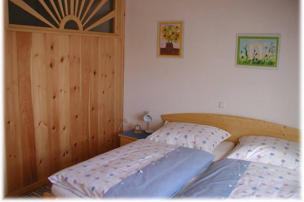 Free cots/infant beds, free WiFi, bed sheets