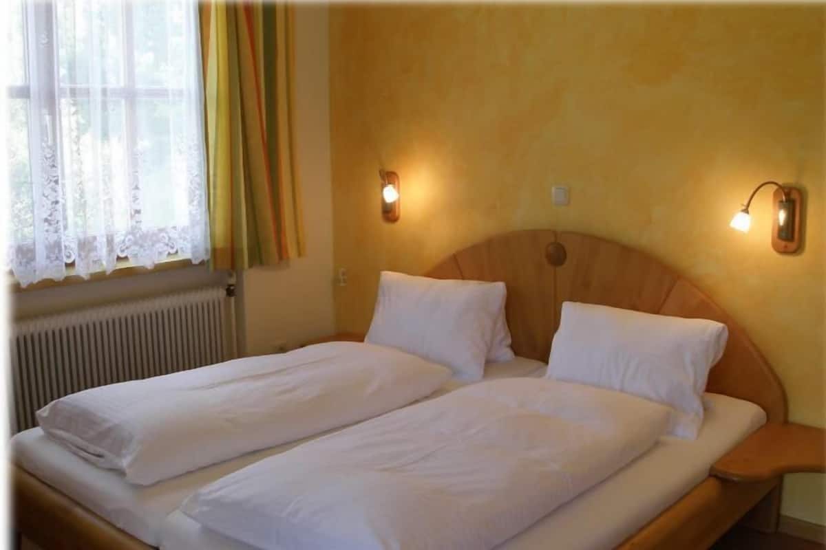 Free cots/infant beds, free WiFi, bed sheets