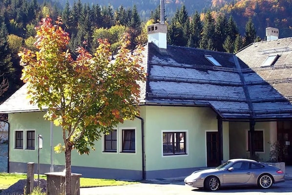 Exterior - Wolf's Revier (Gaming)