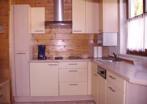 Fridge, oven, stovetop, coffee/tea maker - Wolf's Revier (Gaming)