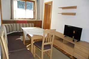 In-room dining - Wolf's Revier (Gaming)