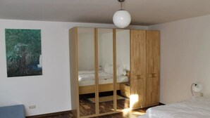 Family Apartment (Oetscherbaer) | 1 bedroom, free cots/infant beds, free WiFi, bed sheets