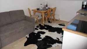 Apartment (Kleiner Oetscherbaer) | Living area | Flat-screen TV