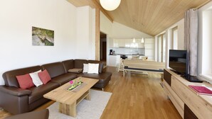Appartement, 2 chambres, balcon | Coin séjour