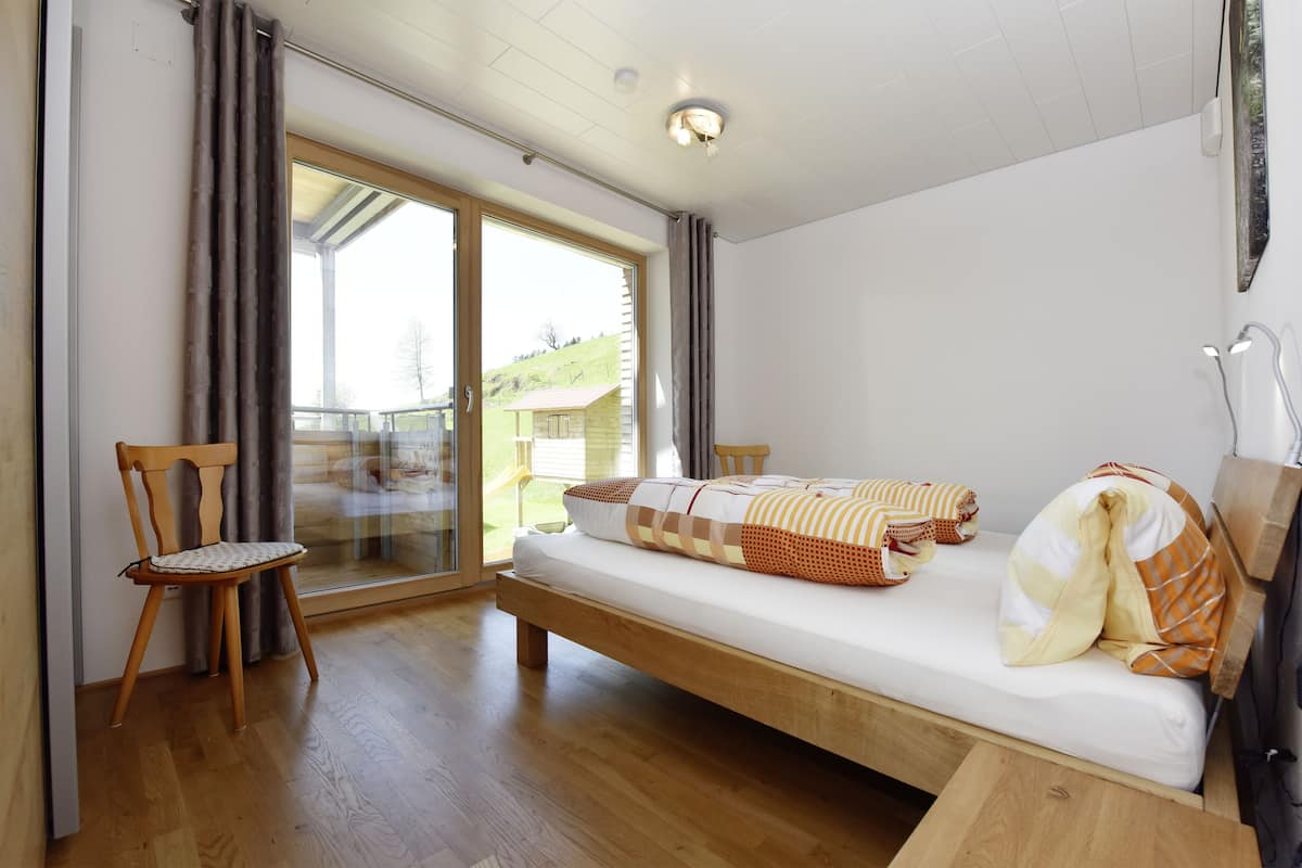 Individually decorated, soundproofing, cots/infant beds, free WiFi