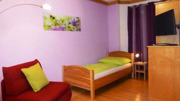 Single Room | Free cribs/infant beds, free WiFi, bed sheets