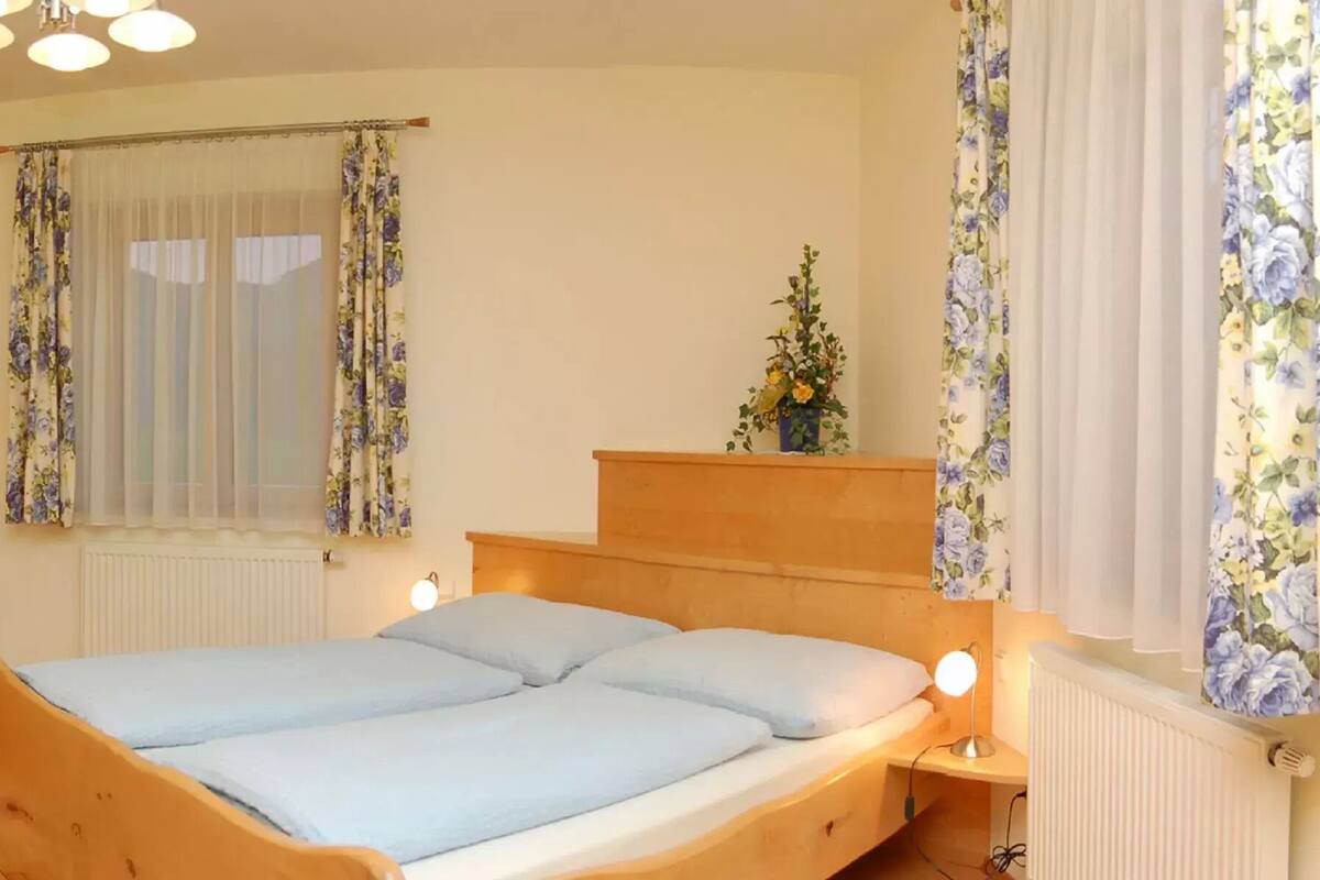 Double Room | Cribs (free), WiFi (free), bed sheets