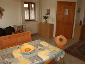 Apartment, 1 Bedroom | In-room dining