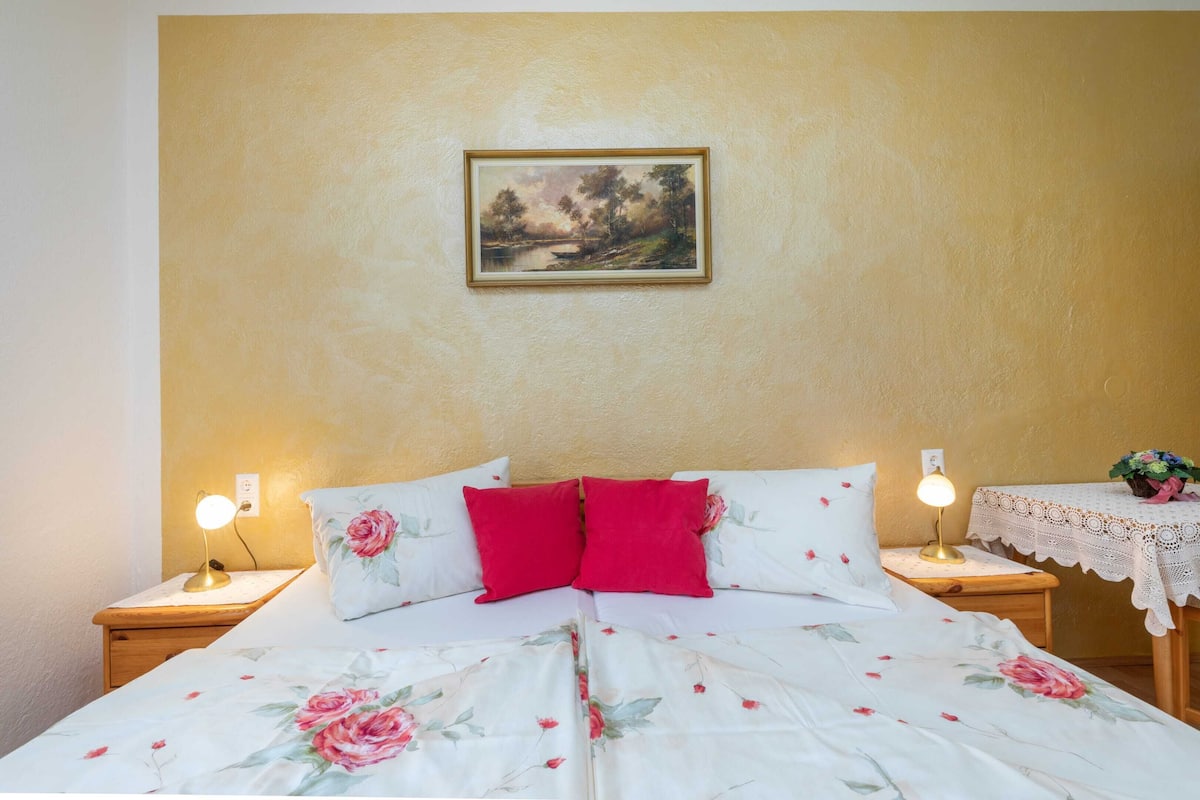 Departamento, 2 habitaciones, balcón (Dorfblick) | Wifi gratis y ropa de cama