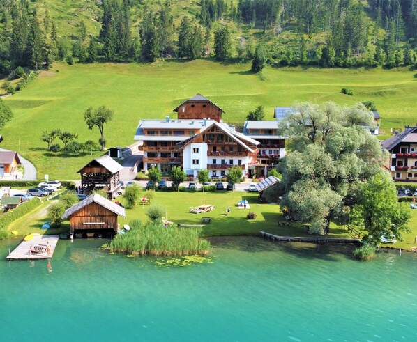 Front of property - Ferienhof Neusacher Moser (Weissensee)