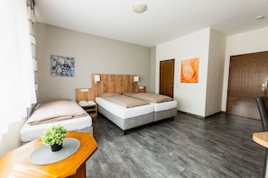 Apartment, eigenes Bad (A1+) | 1 Schlafzimmer, Allergikerbettwaren, schallisolierte Zimmer