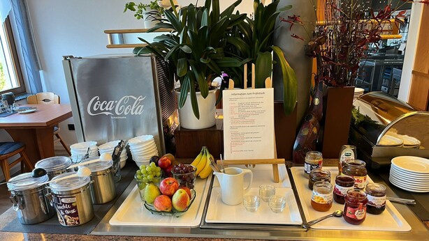 Daily buffet breakfast for a fee - Landhotel Georgshof (Huenfeld)