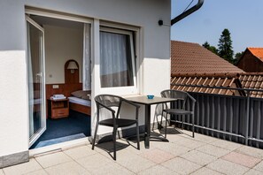 Balcony view - Landhotel Georgshof (Huenfeld)