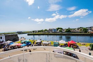 Property grounds - The Spanish Arch Retreat - Sleeps 4 (Galway City)