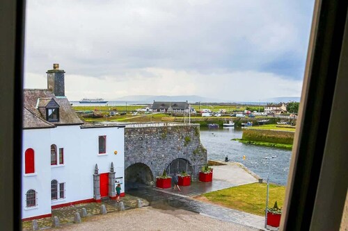 The Spanish Arch Retreat - Sleeps 4