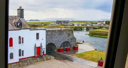 The Spanish Arch Retreat - Sleeps 4