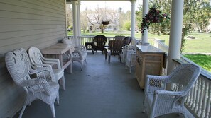 Huis, meerdere bedden (580 Russell Place) | Balkon