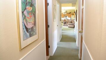 House, Multiple Beds (94 S Cottage #3) | Interior