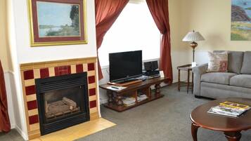 House, Berbilang Katil (94 S Cottage #3) | Ruang tamu | Pendiangan, bola sepak meja