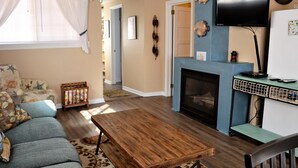 House, Multiple Beds (430 13th Ave) | Living room | Fireplace - 430 13th Ave (Seaside)