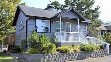 House, Multiple Beds (430 13th Ave) | Exterior