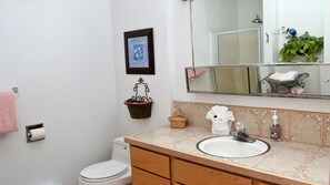 Bathroom - 652 4th St (Gearhart)
