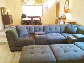 Living room - 652 4th St (Gearhart)