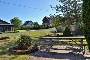 House, Multiple Beds (652 4th St) | Property grounds - 652 4th St (Gearhart)