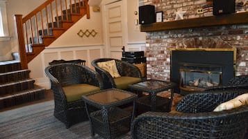 House, Multiple Beds (780 Beach Dr) | Interior