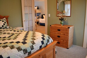 Maison, plusieurs lits (780 Beach Dr)