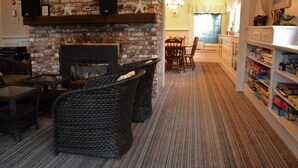 House, Multiple Beds (780 Beach Dr) | Living room - 780 Beach Dr (Seaside)