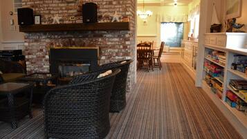 House, Multiple Beds (780 Beach Dr) | Living room | Fireplace