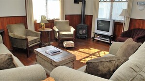 House, Multiple Beds (333 12th Ave) | Living room - 333 12th Ave (Seaside)