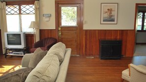 House, Multiple Beds (333 12th Ave) | Living room - 333 12th Ave (Seaside)