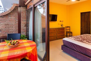 1 dormitorio, caja fuerte, tabla de planchar con plancha y wifi