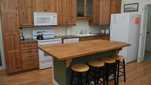 Maison, plusieurs lits (2133 S Columbia) | Cuisine privée